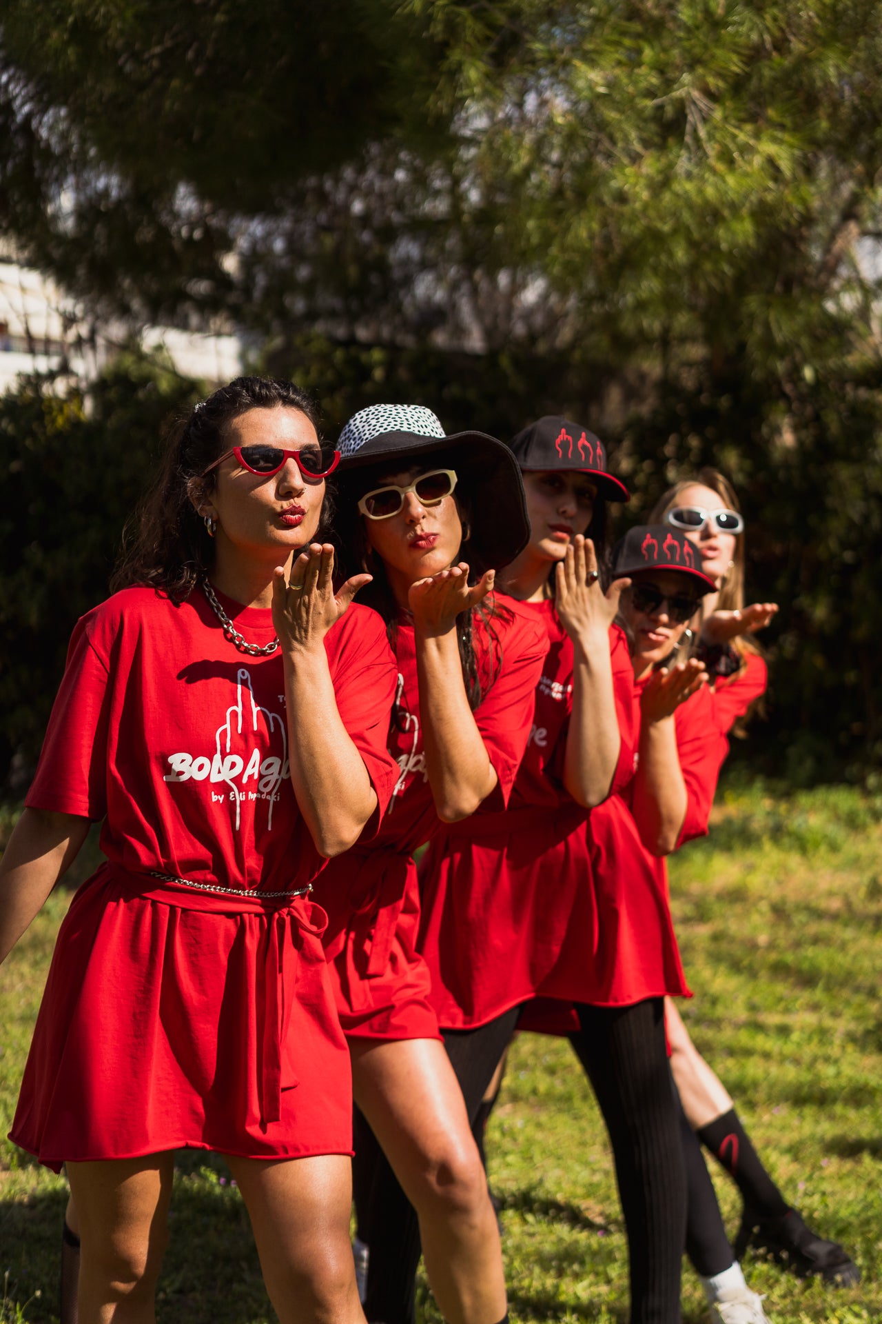 To mplouzaki t**prwhn-DRESS