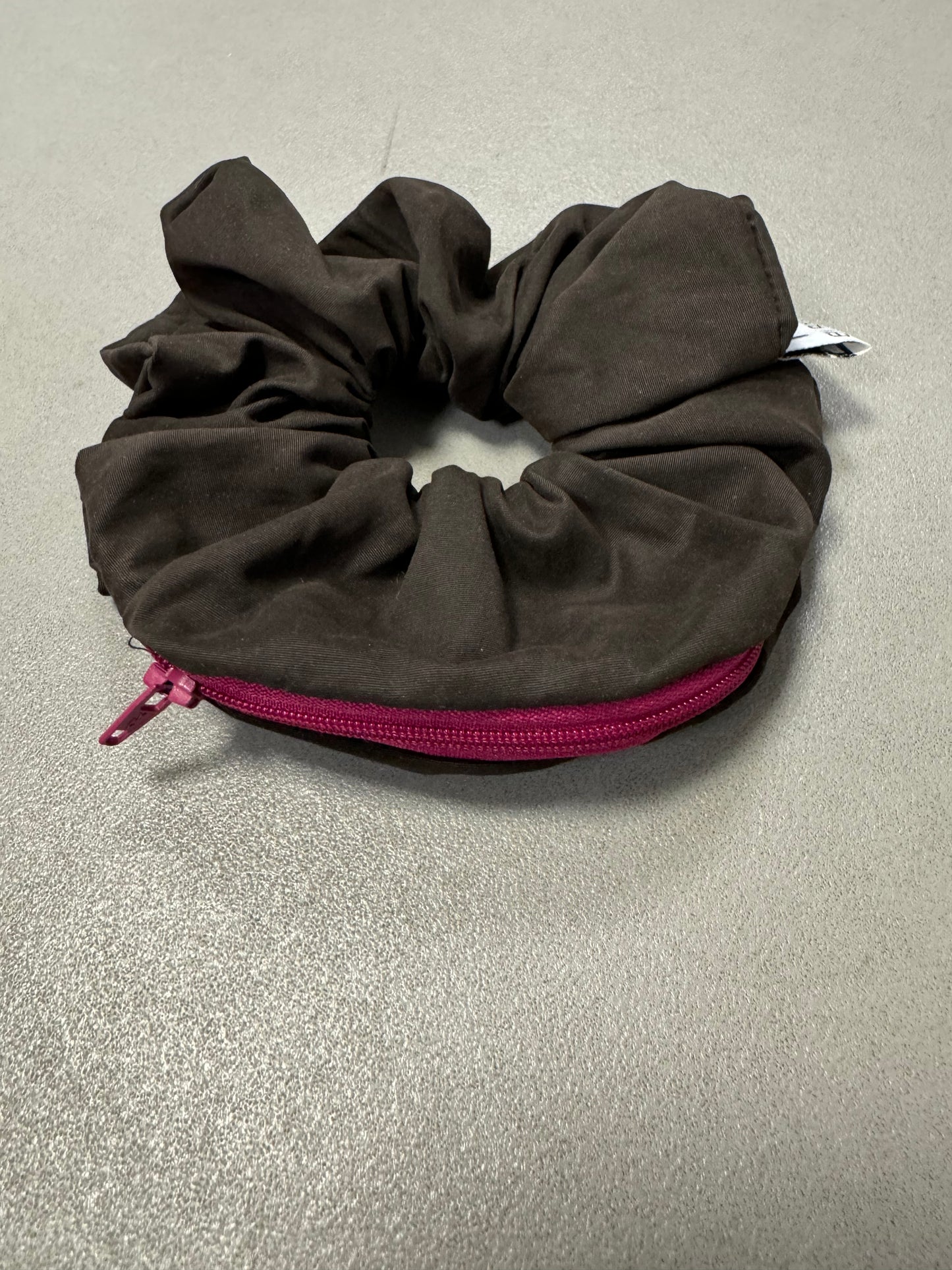 Scrunchie-Zipper Monochromatic