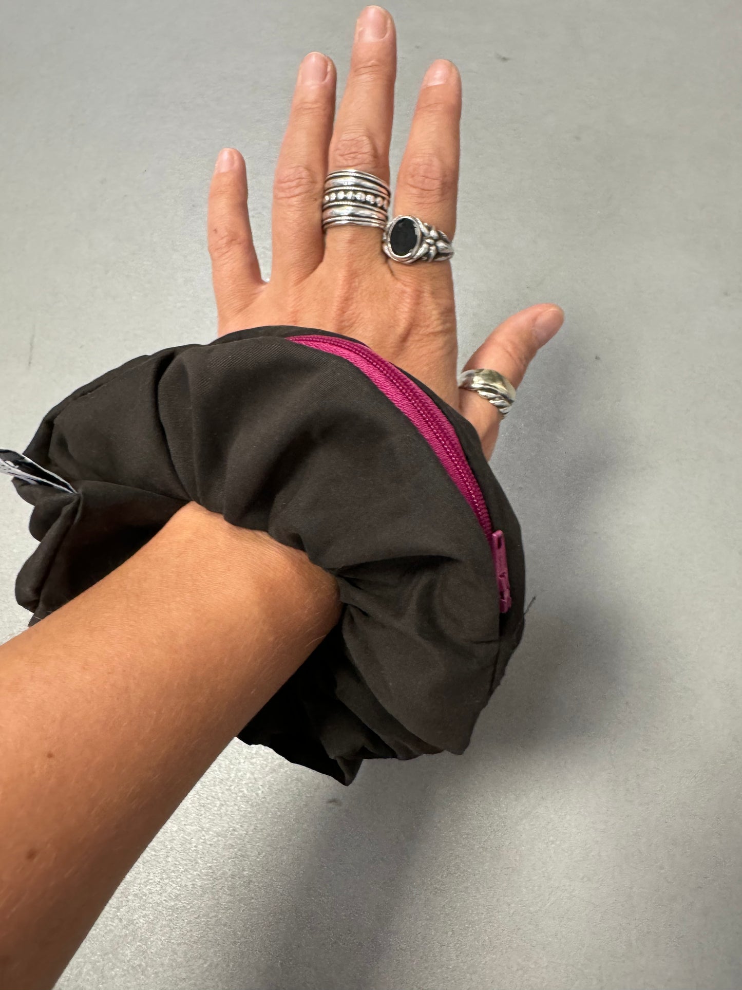 Scrunchie-Zipper Monochromatic