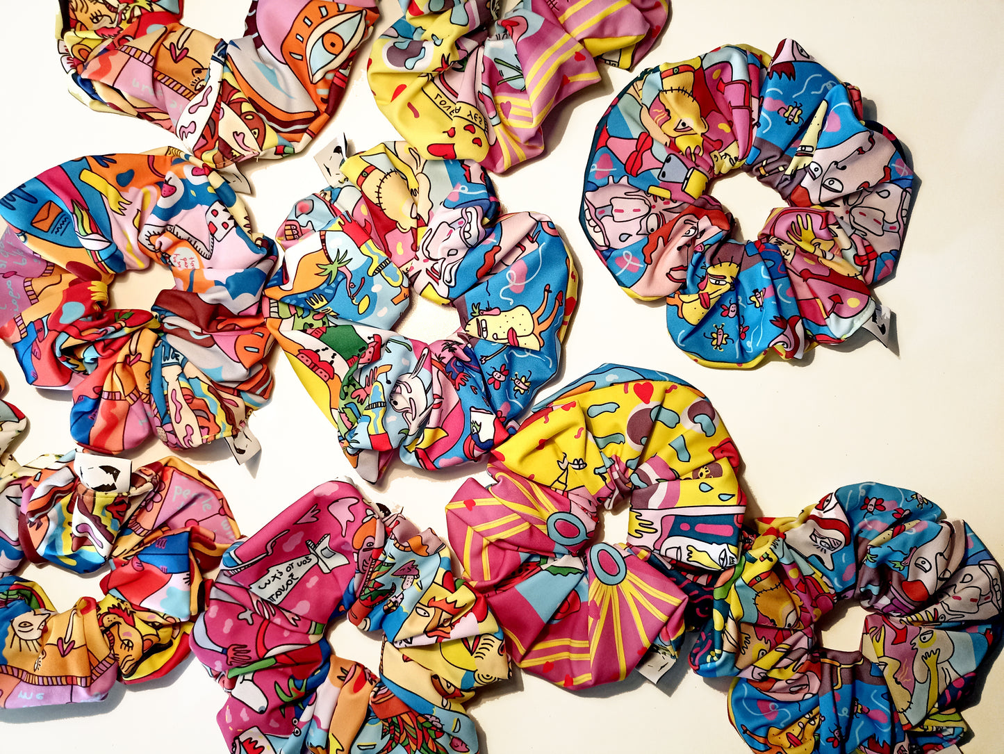 IN//DEVIVE-Scrunchie