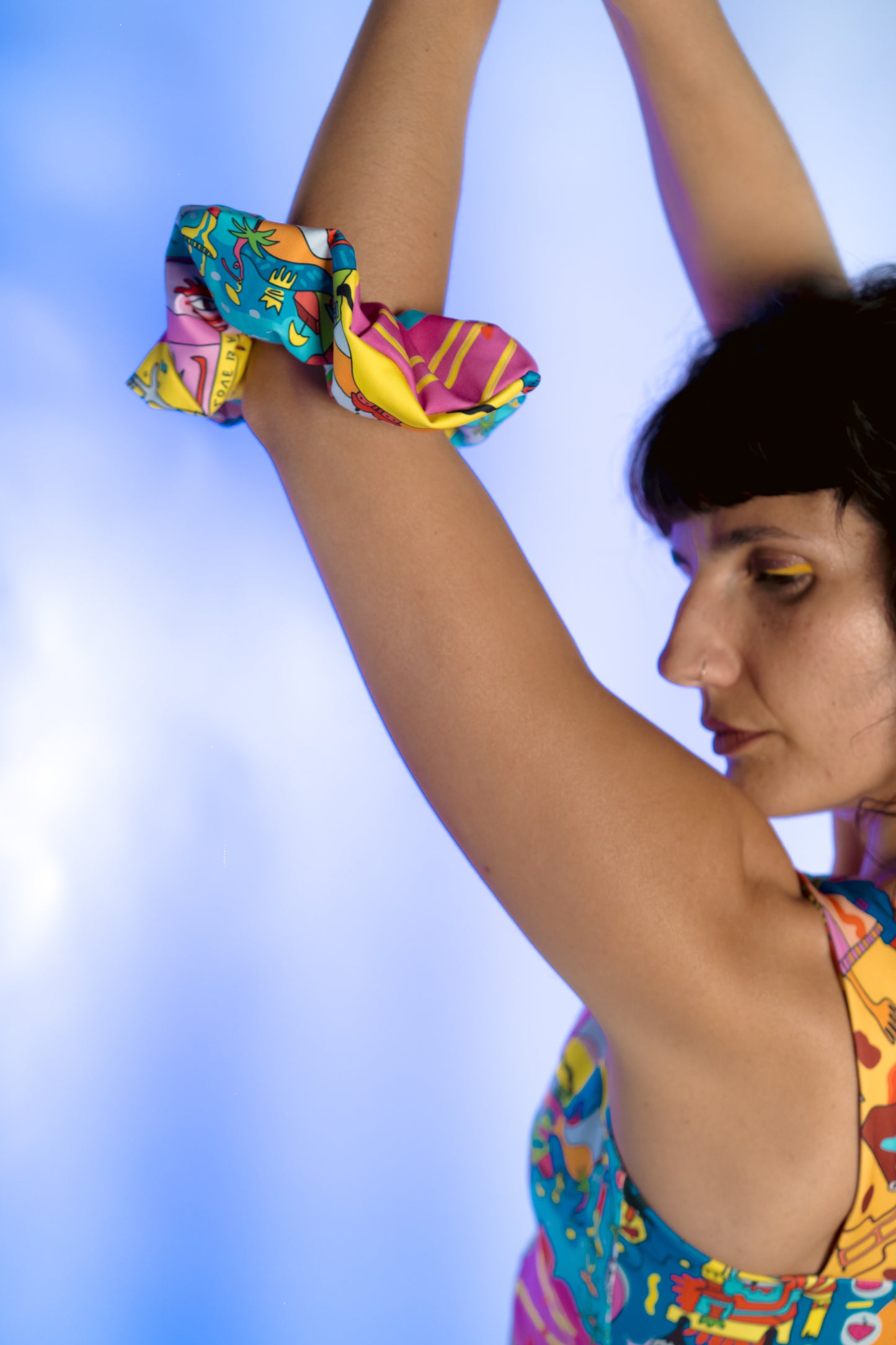 IN//DEVIVE-Scrunchie