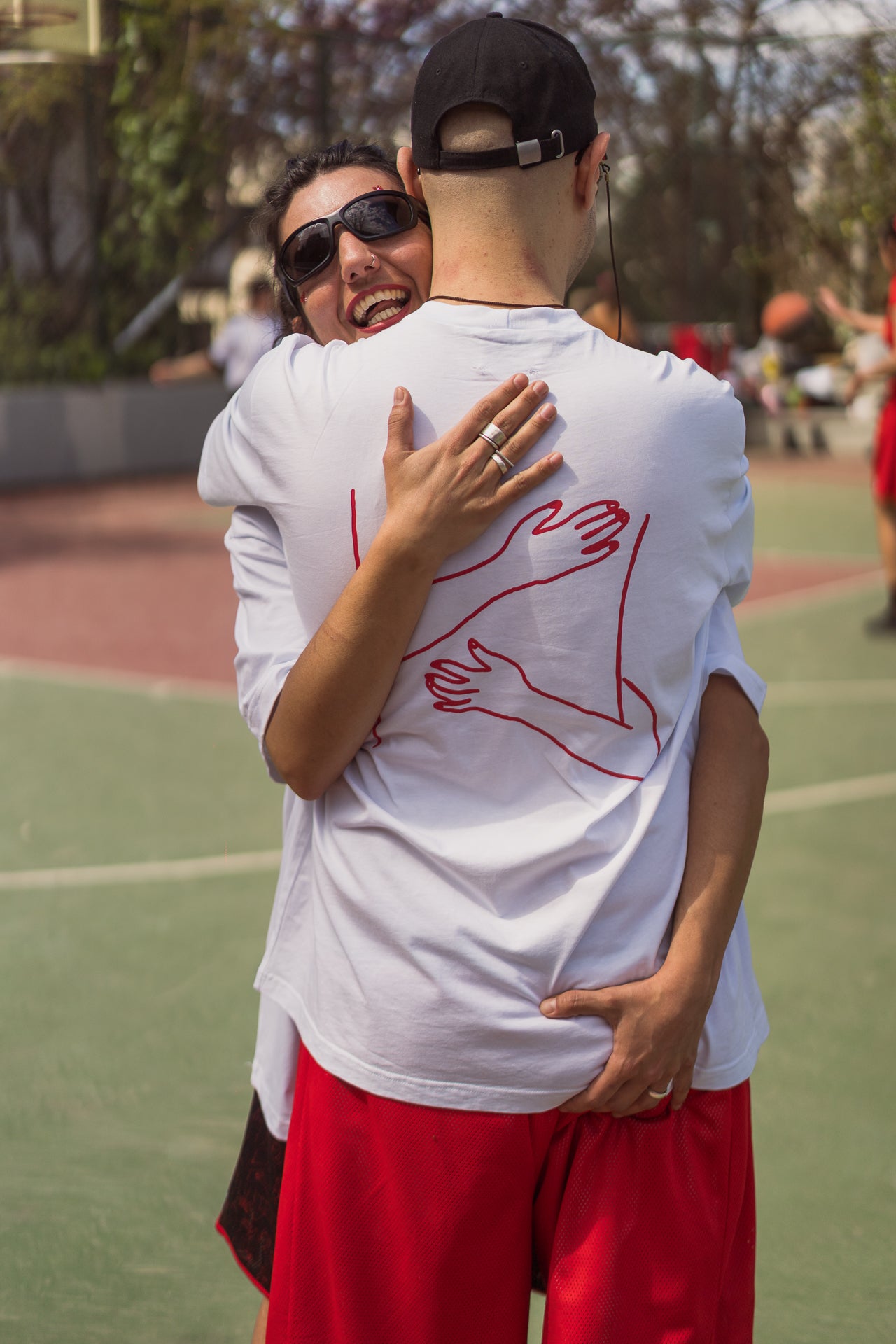 Hug me/Luv me T-shirt