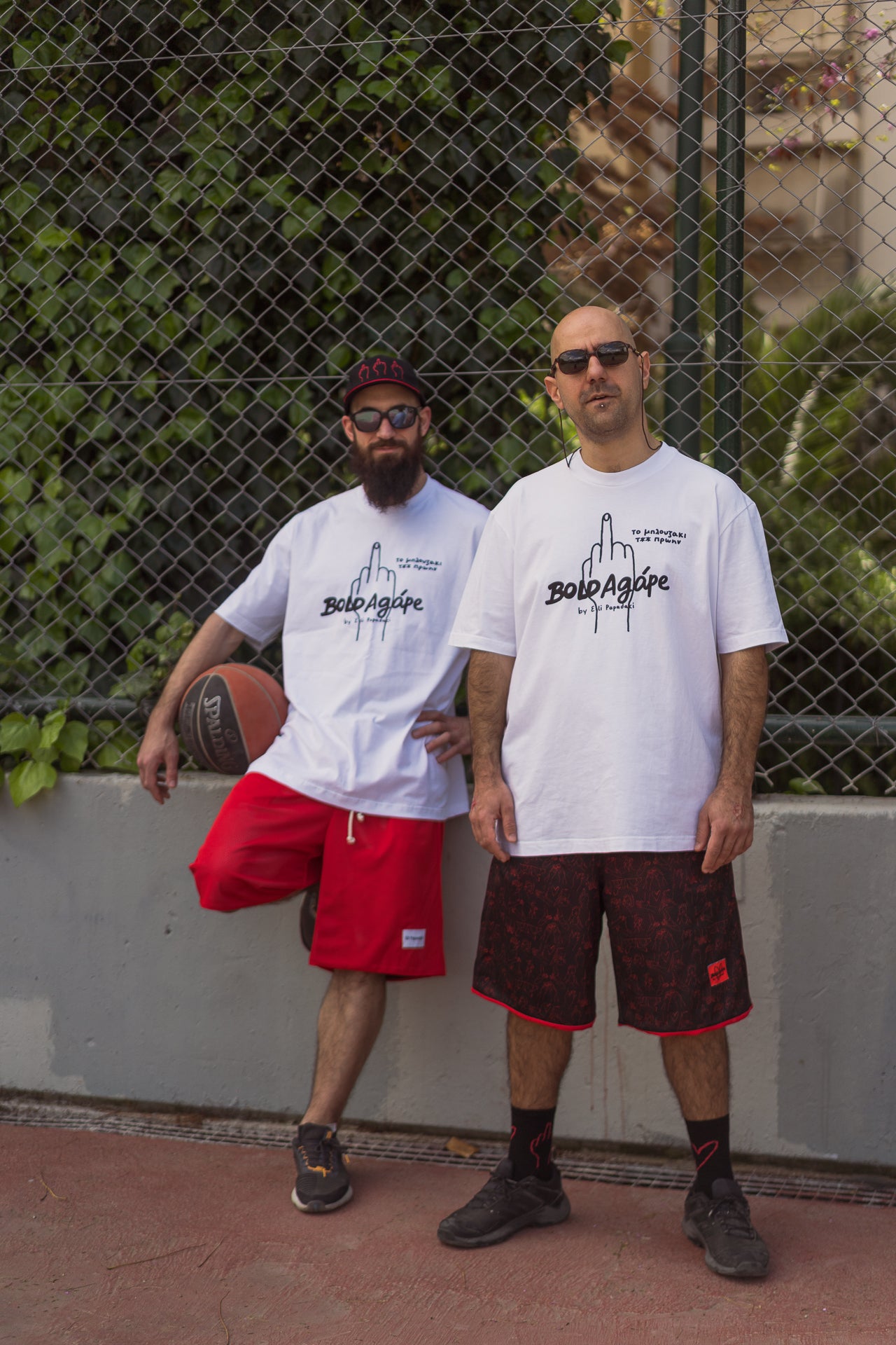 To mplouzaki t**prwhn- T-SHIRT