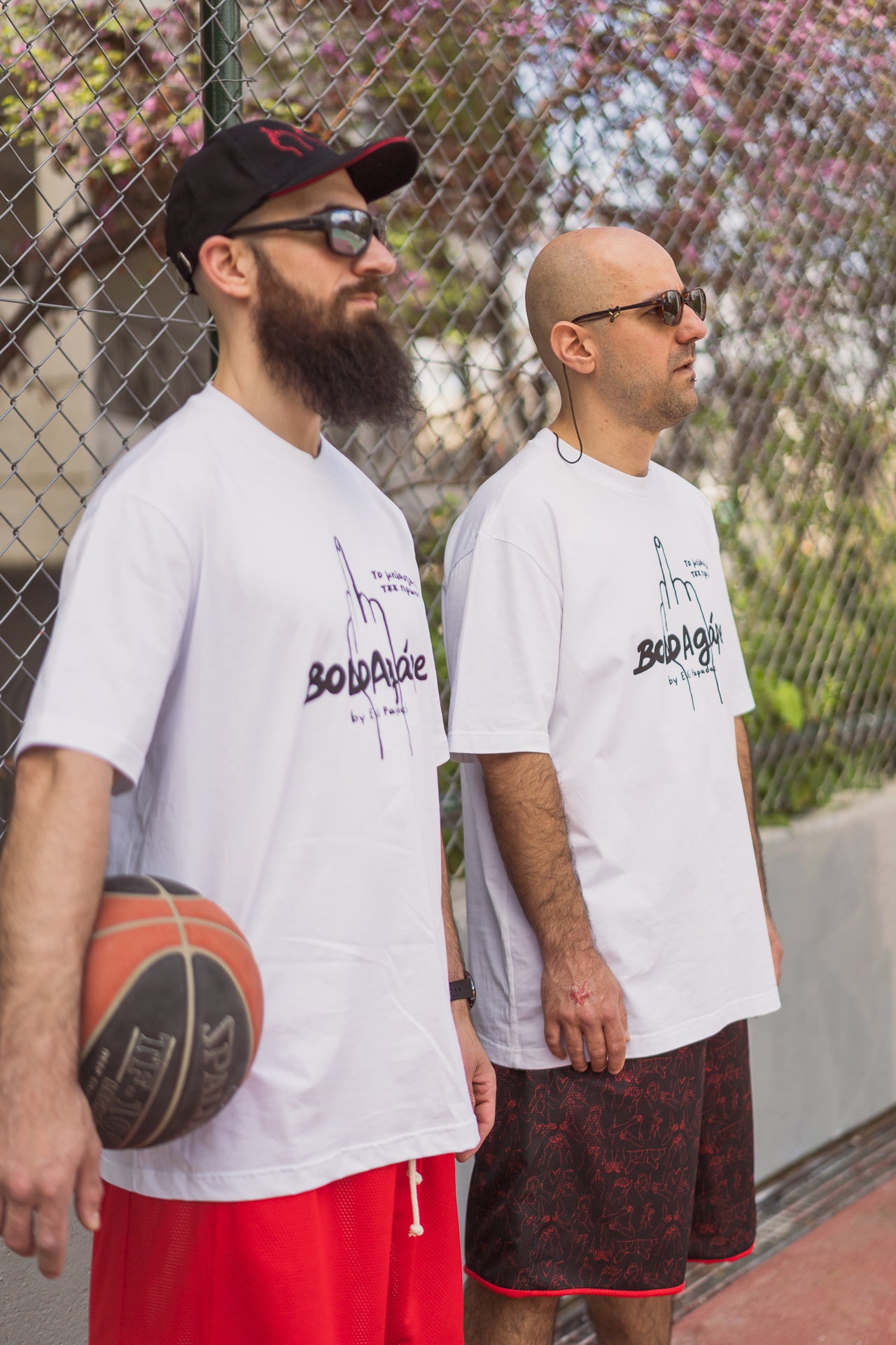 To mplouzaki t**prwhn- T-SHIRT