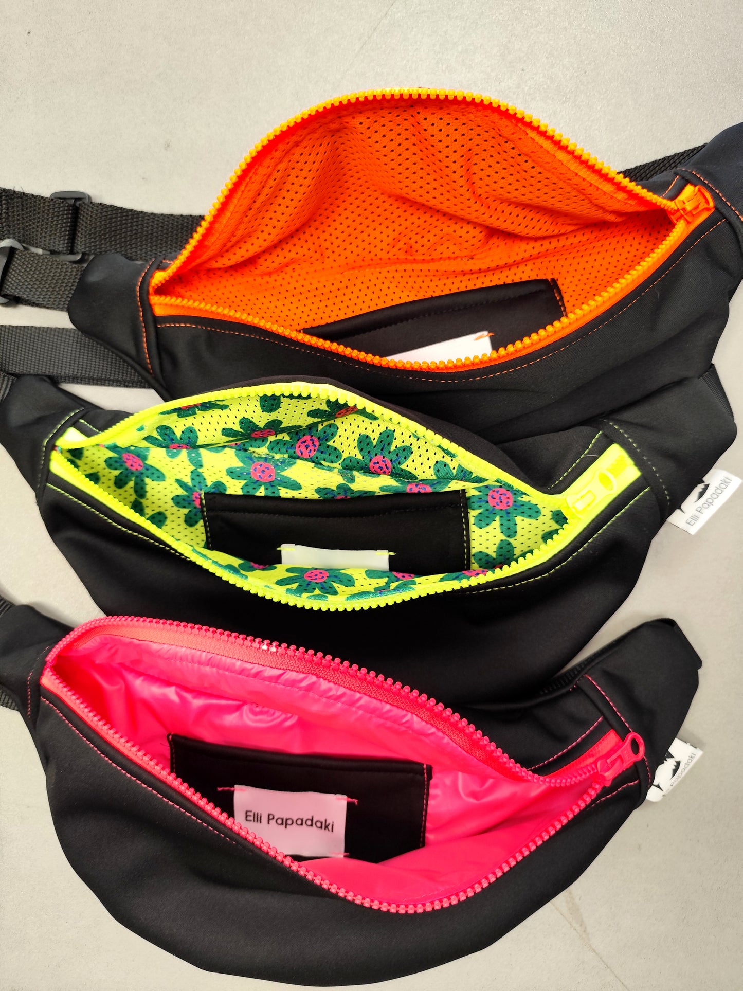 Banana-bag black/neon