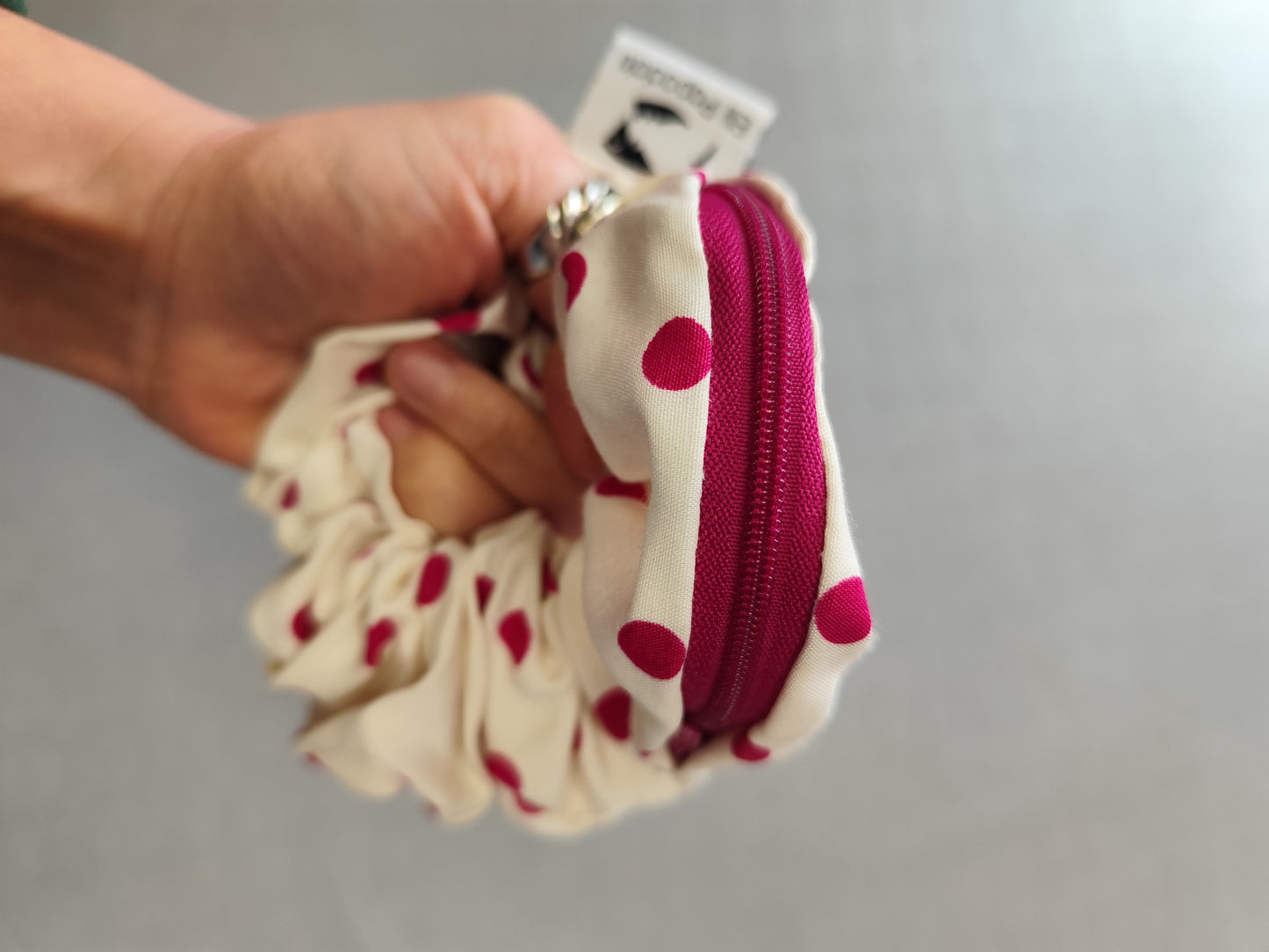 Scrunchie-Zipper With Dots