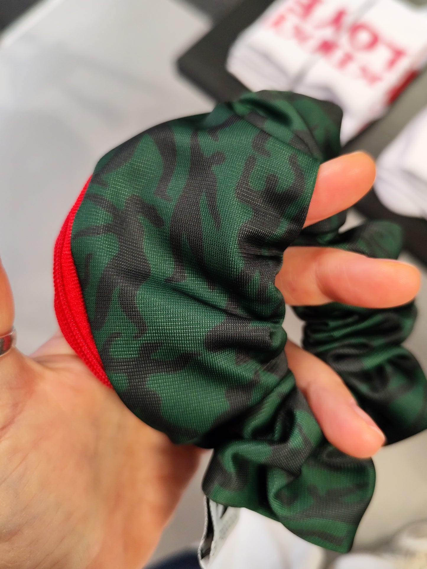 Scrunchie-Zipper PEOPLE / NO REGRETS