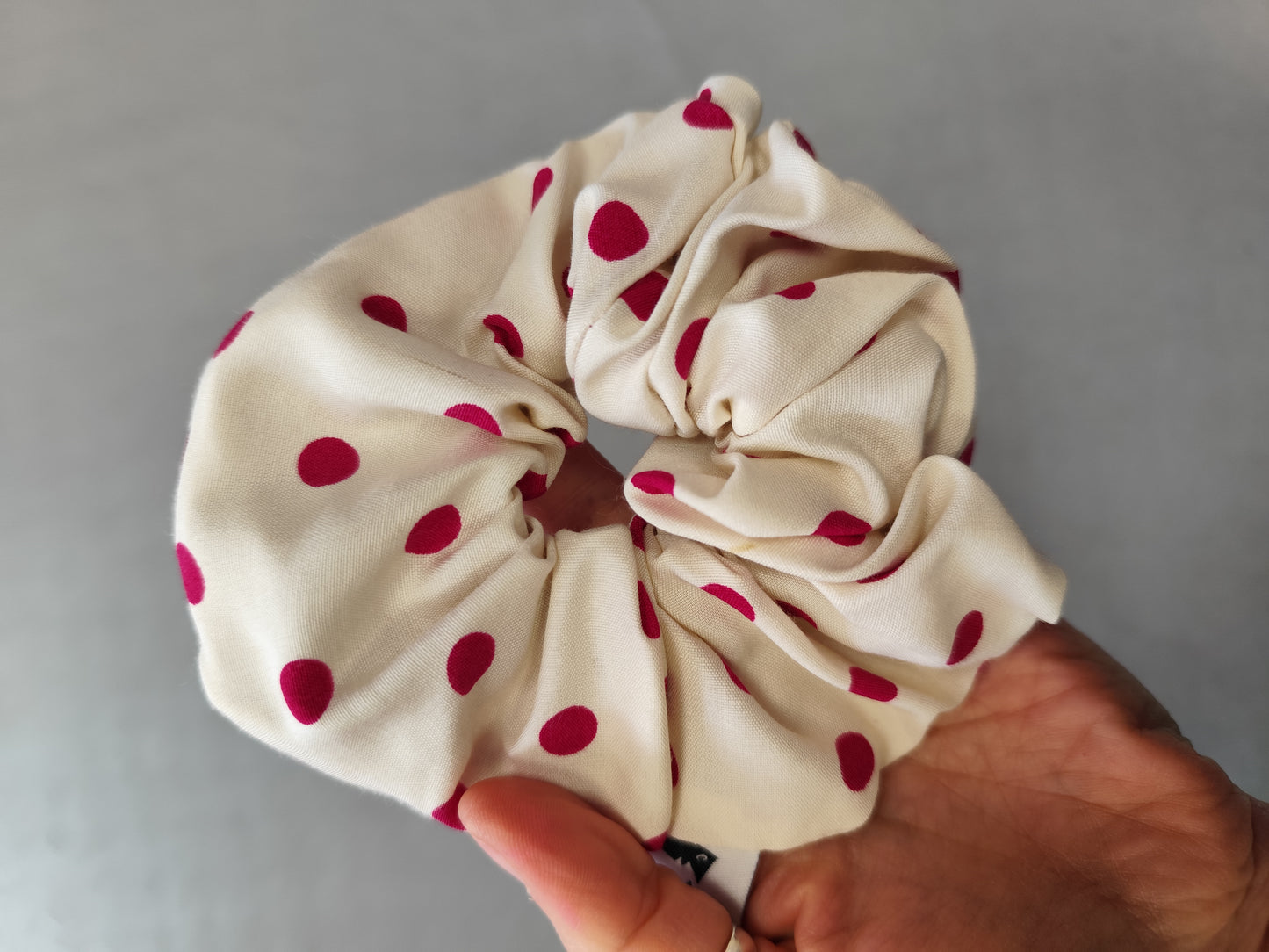 Scrunchie-Zipper With Dots