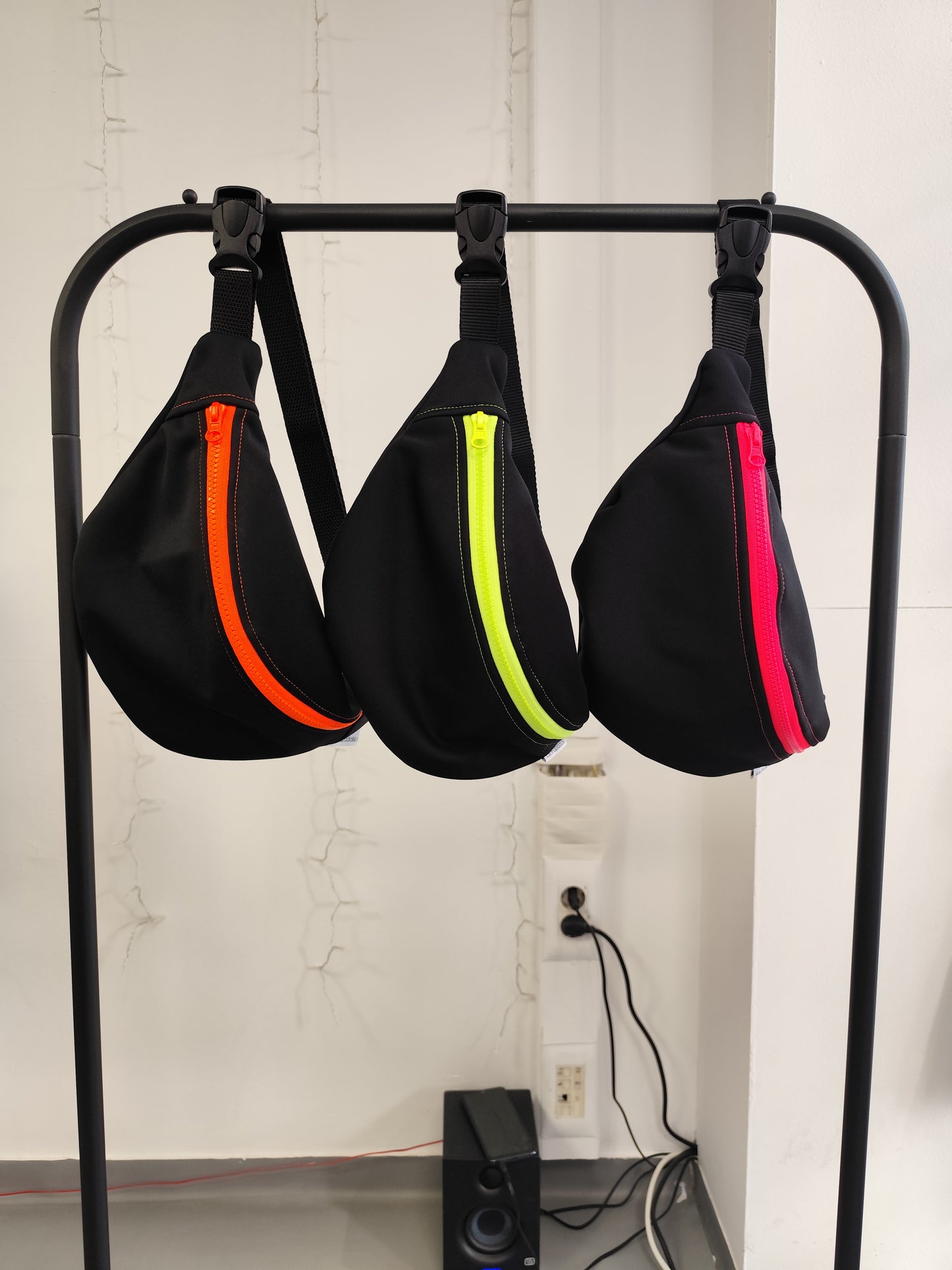 Banana-bag black/neon