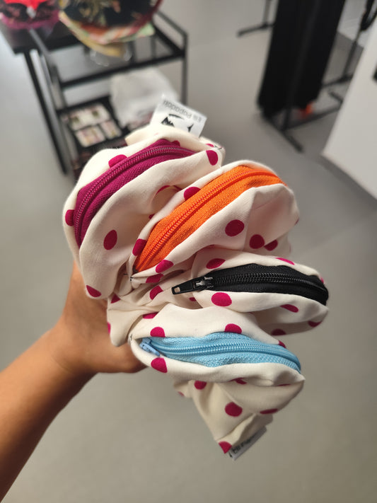 Scrunchie-Zipper With Dots