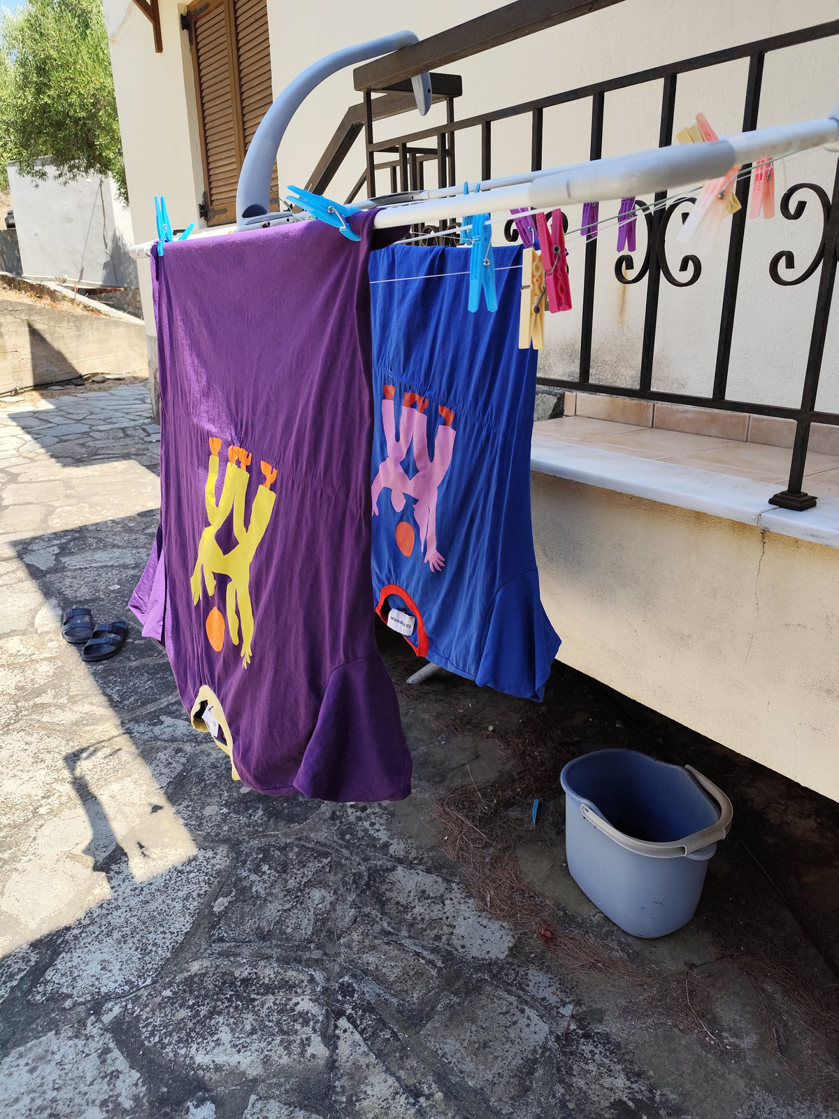 ΑΝΘΡΩΠΑΚΙΑ in blue