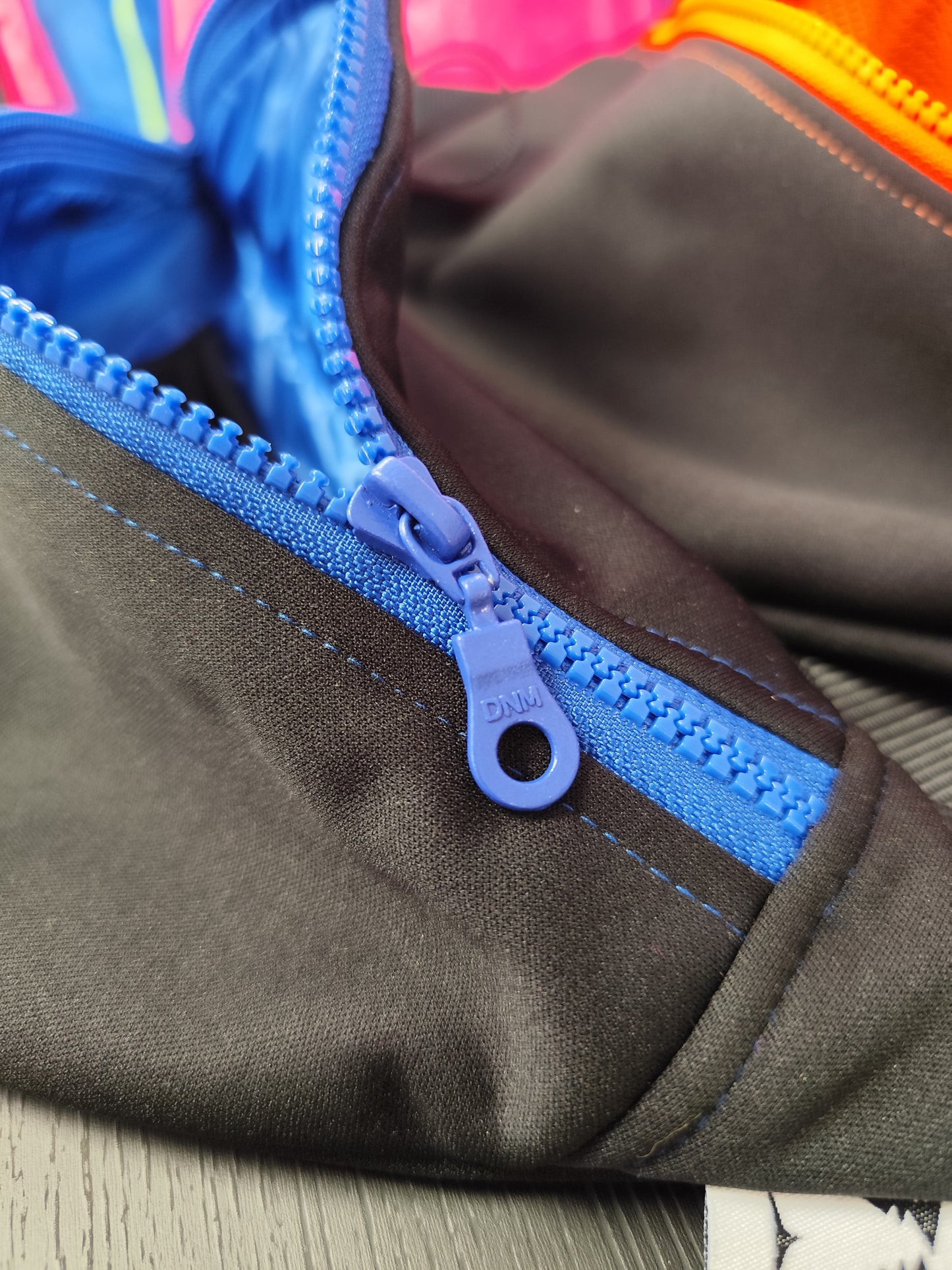 Banana-bag black/neon