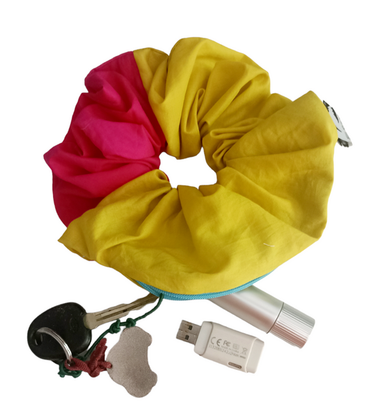 Scrunchie-Purse Colour Blocking