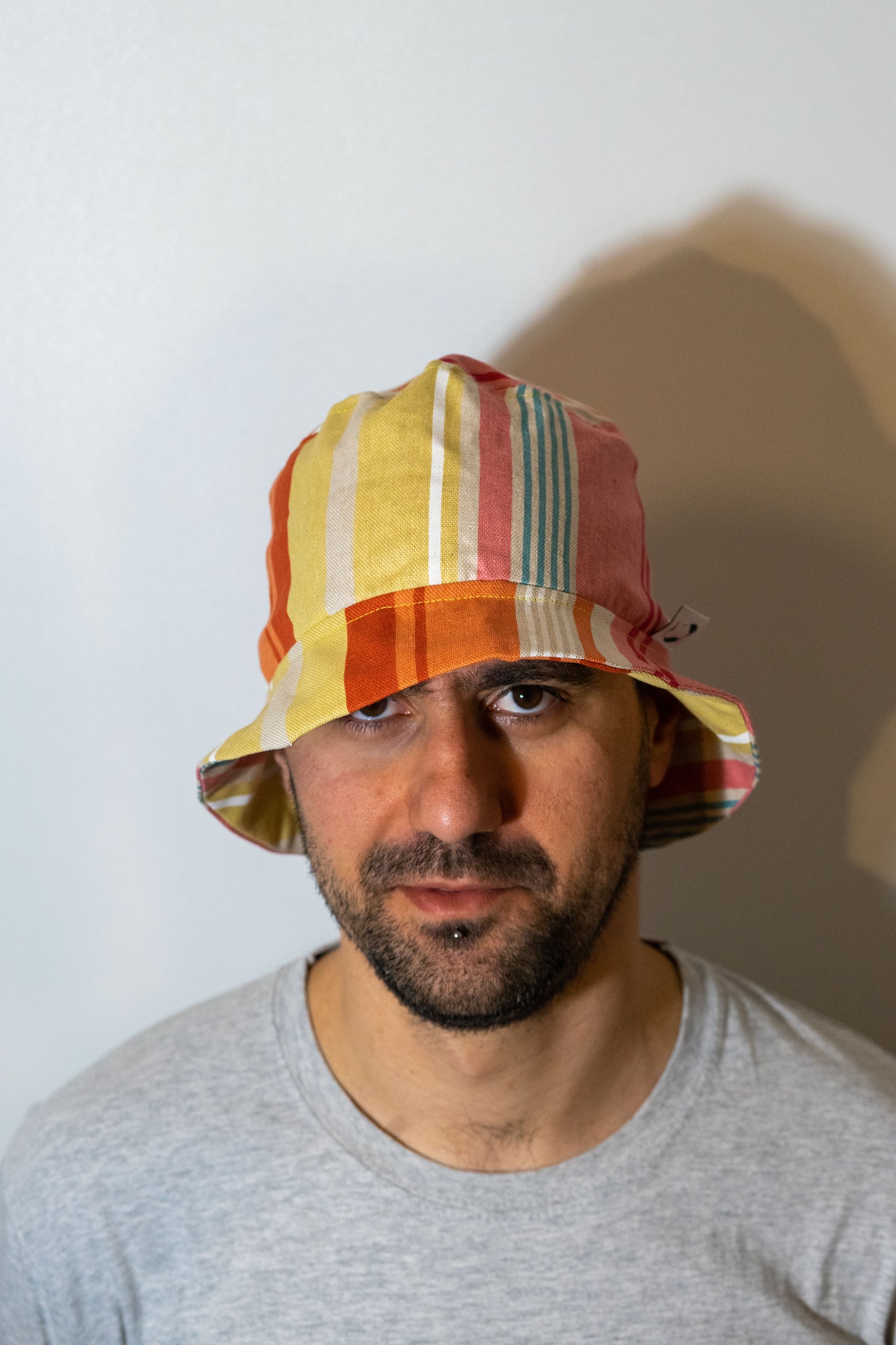 Bucket hat with stripes