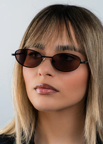 RED RAVEN - AMELIA BROWN