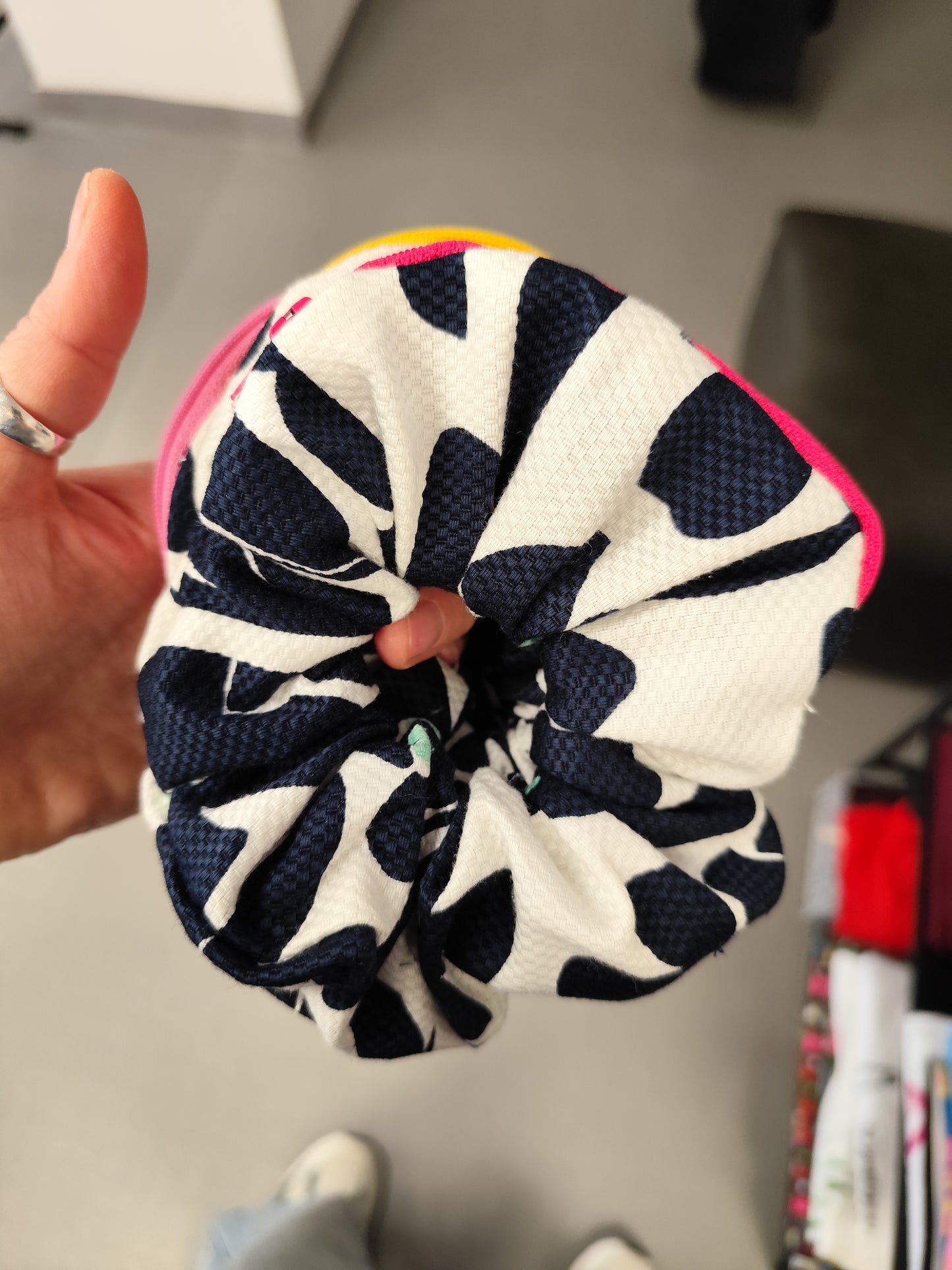 Scrunchie-Zipper Blue/White