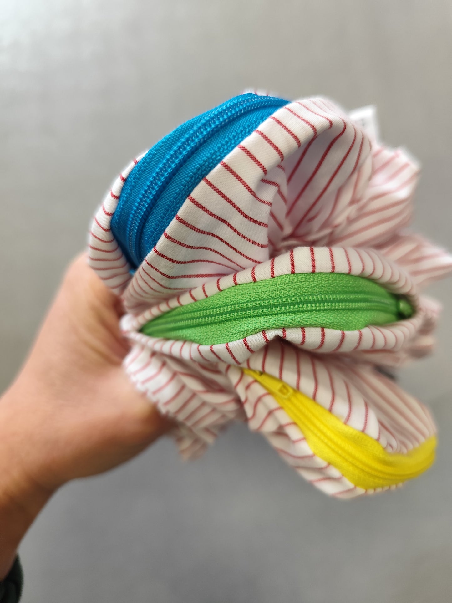 Scrunchie-Zipper With stripes