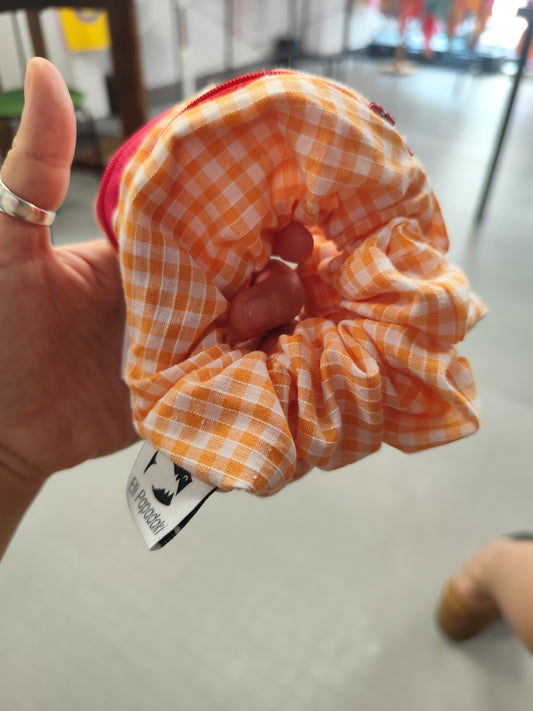 Scrunchie-Zipper Plaid
