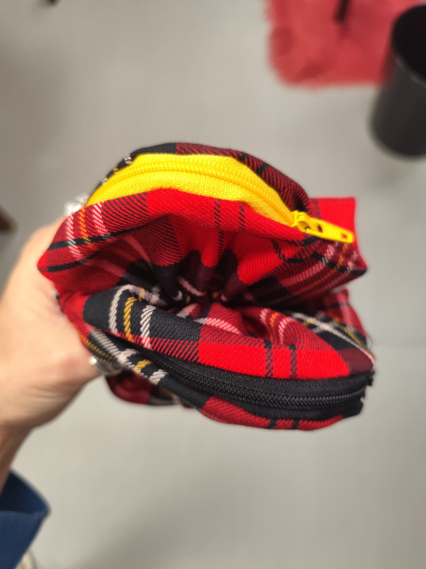 Scrunchie-Zipper Plaid