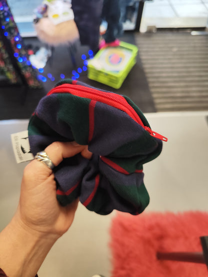 Scrunchie-Zipper With stripes