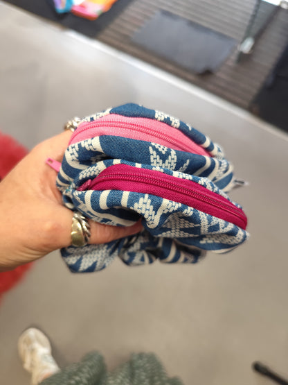 Scrunchie-Zipper Blue/White