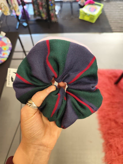 Scrunchie-Zipper With stripes