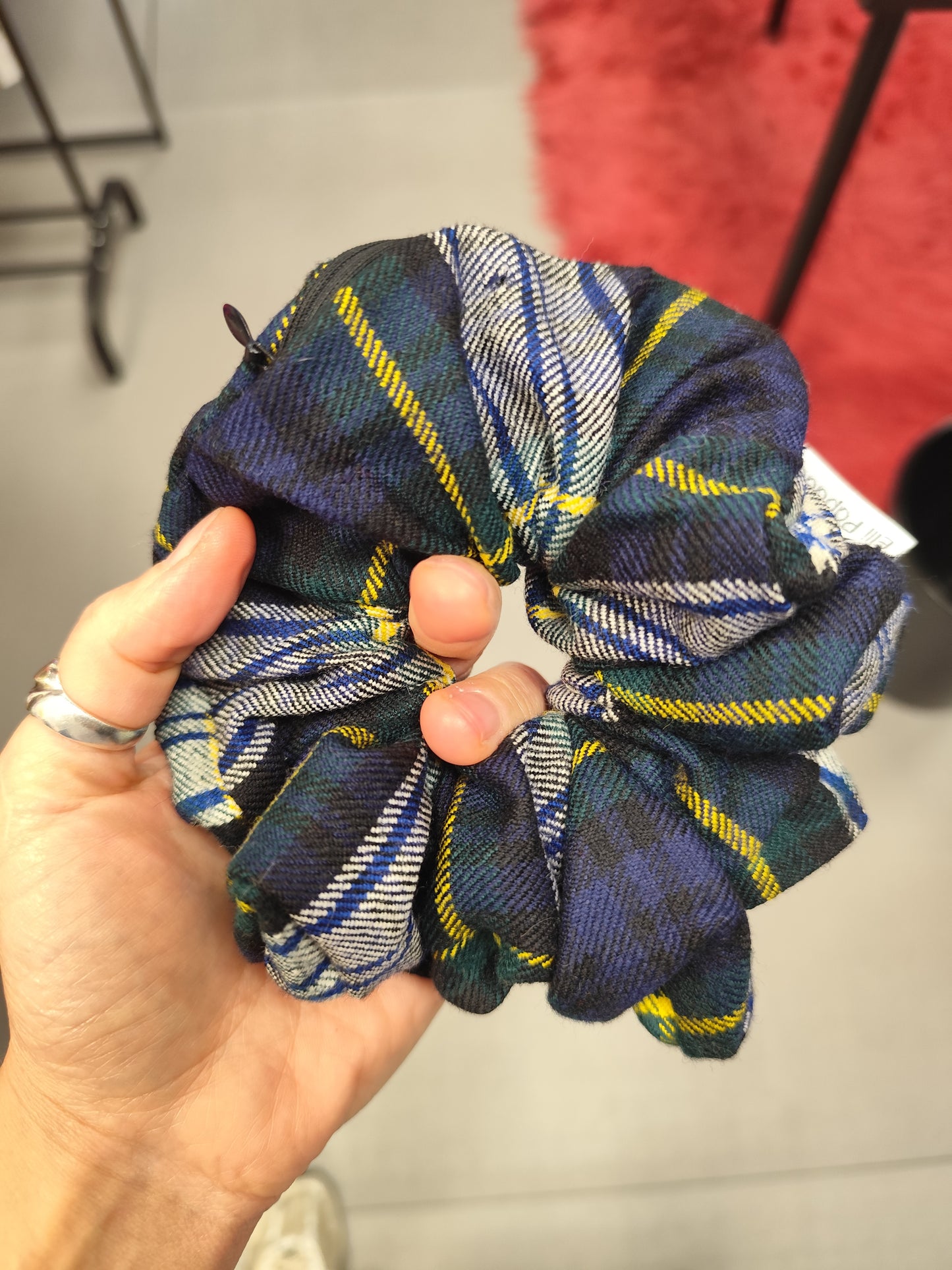 Scrunchie-Zipper Plaid
