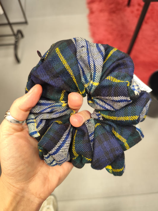 Scrunchie-Zipper Plaid