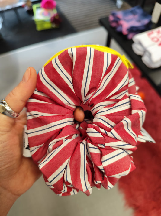 Scrunchie-Zipper With stripes