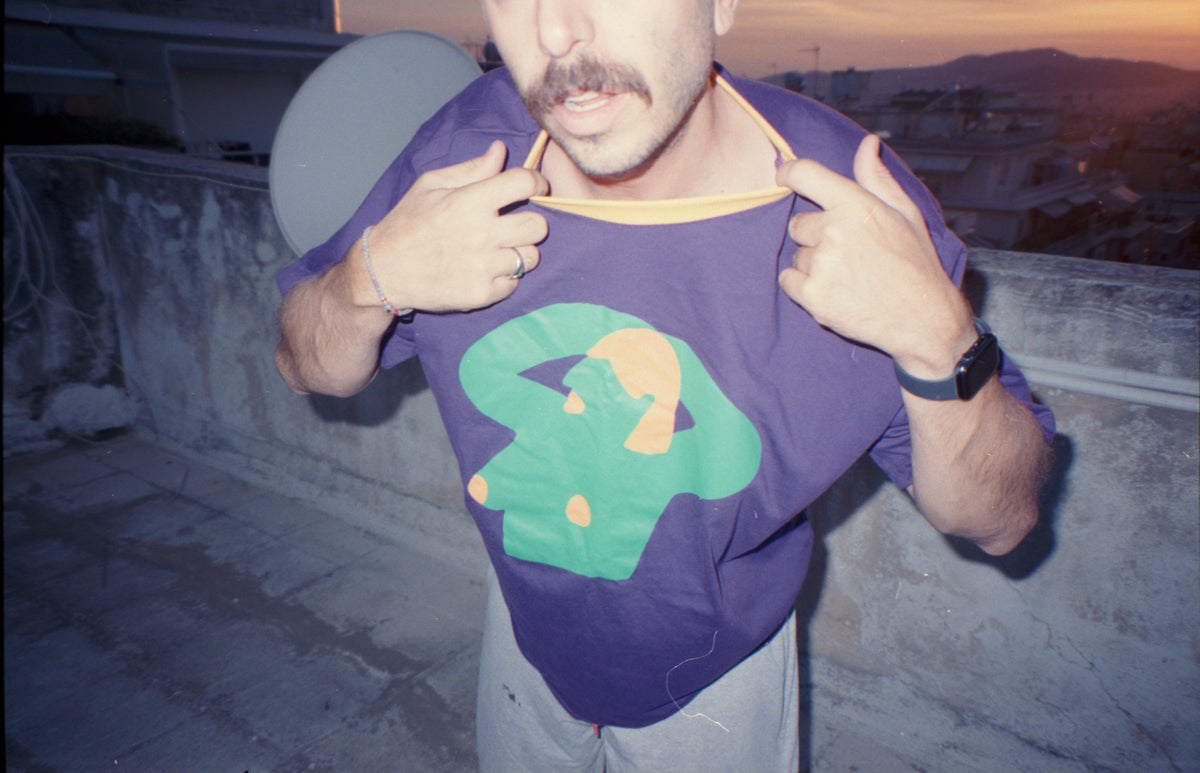 ΚΥΡΙΑ in purple